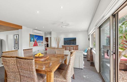 Sapphire Beach Villa | Absolute Beachfront Family Villa