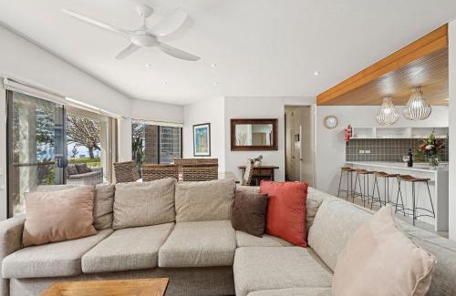 Sapphire Beach Villa | Absolute Beachfront Family Villa