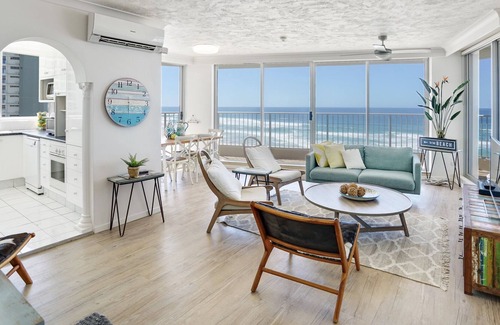 Main Beach Apartment | ABSOLUTE BEACHFRONT MAIN BEACH - GORGEOUS BEACH THEMED PROPERTY