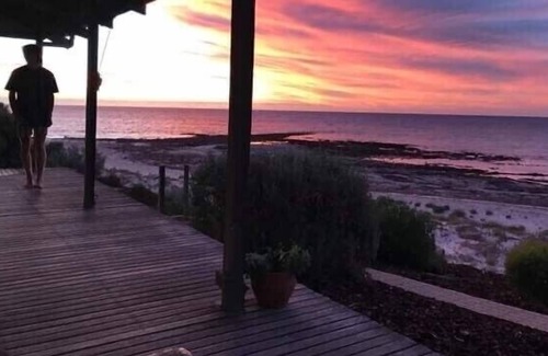 Moonta Bay House | Absolute Beachfront nestled between Moonta Bay and Port Hughes