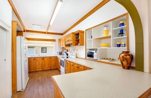 Waiwera House | Absolute Beachfront Holiday Home!
