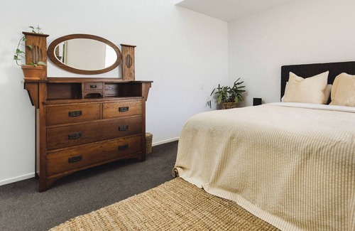 Oakura House | Absolute Beachfront Spa Pool
