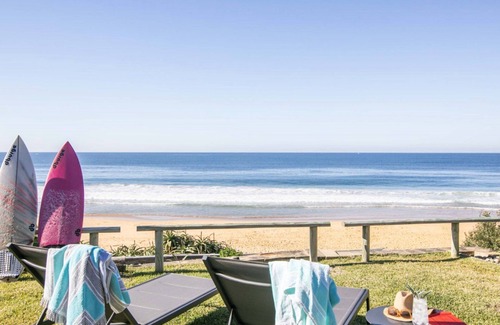 Wamberal House | Absolute beachfront on surf beach