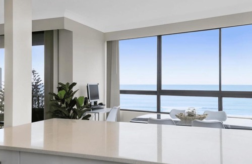 Palm Beach Apartment | Absolute beachfront Royal Palms