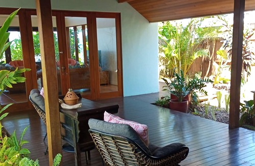 Newell House | Absolute beachfront uninterrupted view to Port Douglas on unspoiled Newell Beach