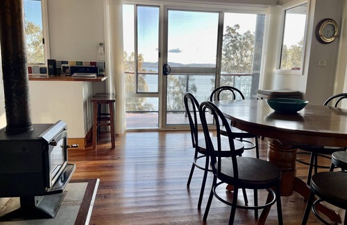 Green Point Cottage | Absolute lake front - lie in bed & listen to the fish jump!