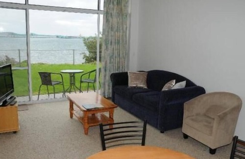 Port Lincoln Apartment | ABSOLUTE WATERFRONT 2 BEDROOM UNIT