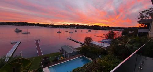 Fishing Point House | Absolute Waterfront Lakehouse Fishing Point Waterfront Pool Jetty