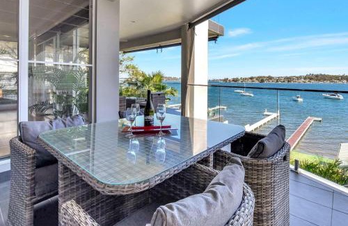 Fishing Point House | Absolute Waterfront Lakehouse Fishing Point Waterfront Pool Jetty