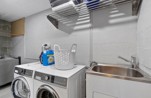 Howrah House | Absolute Waterfront Only 15 minutes From Hobart