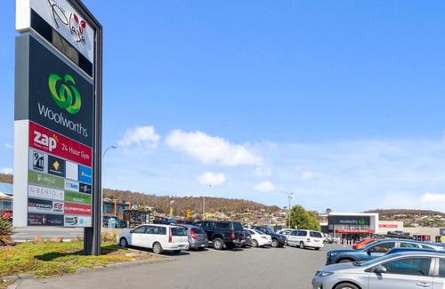 Howrah House | Absolute Waterfront Only 15 minutes From Hobart
