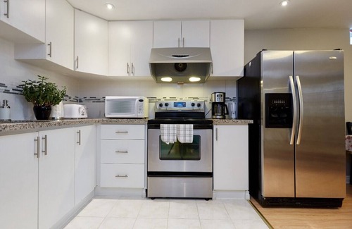 Richmond Hill Apartment | Absolutely Beautiful Walkout Basement Apartment