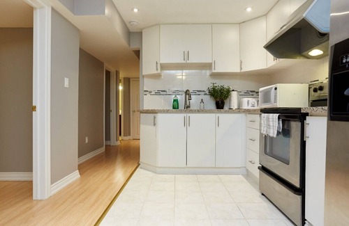 Richmond Hill Apartment | Absolutely Beautiful Walkout Basement Apartment
