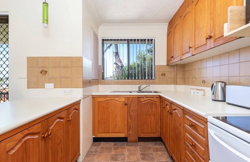 Tuncurry Apartment | Acacia 7 Tuncurry - Quiet unit, a stroll from the Tuncurry Bowling Club.