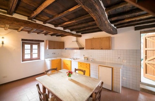 Pontassieve Apartment | Acacia Apartment