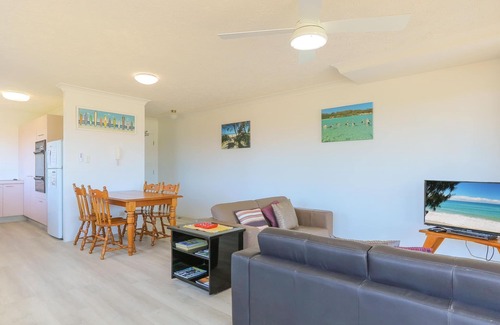 Kingscliff Apartment | Acacia Holiday Apartment - Cozy seaside getaway with quiet charm and balcony