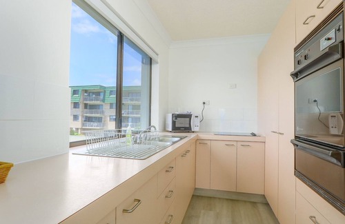 Kingscliff Apartment | Acacia Holiday Apartment - Cozy seaside getaway with quiet charm and balcony