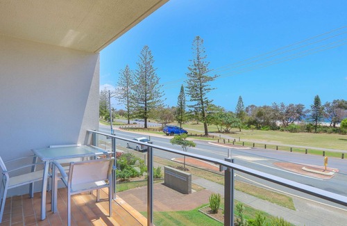 Kingscliff Apartment | Acacia Holiday Apartment - Cozy seaside getaway with quiet charm and balcony