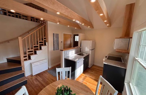 Northeast Harbor Apartment | Acadia National Park- Bar Harbor Maine 2nd Story + Gym Access