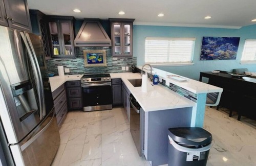 Galveston Apartment | Acapulco Beach House (Upstairs)