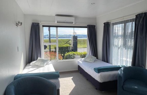 Two Mile Bay Hotel | Accent On Taupo Motor Lodge