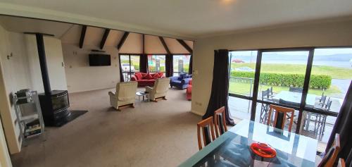 Two Mile Bay Hotel | Accent On Taupo Motor Lodge