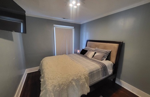 Ferndale House | Access to surrounding Detroit areas including Royal Oak, Ferndale, & Birmingham.