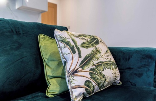 Basingstoke Apartment | Accessible 2-Bed Apartment in Central Basingstoke
