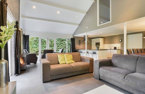 Midlaren House | Accessible Home in a Tranquil Wooded Park