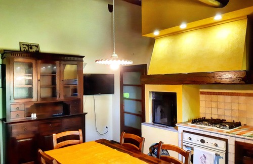 Gambassi Terme Apartment | Accogliente Appartamento Immerso nel Verde con Piscina
