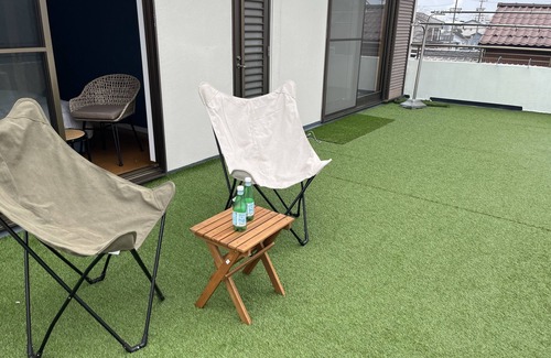 Yokkaichi House | Accommodates 13 people Convenient access to Nagoya, Nagashima, and Ise 3 free parking spaces Family size guesthouse with terrace