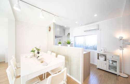 Kuwana House | Accommodates 9 people pets allowed 5 minutes to /Kuwana Mie