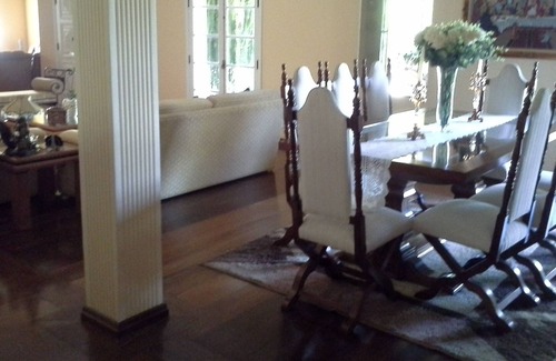 Jundiai House | ACCOMMODATES FAMILIES WITH CHILDREN AND ANIMALS