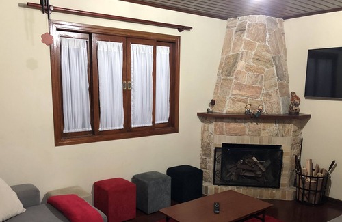 Vila Britania House | ACCOMMODATING HOUSE WITH FIREPLACE ON THE MOUNTAIN - GREAT PRICE! GREAT OPPORTUNITY!