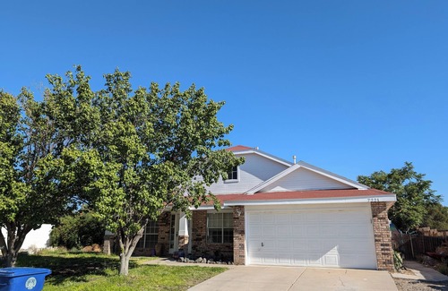Ladera West House | Accommodating Casa in quiet neighborhood, close to Old Town, Zoo.