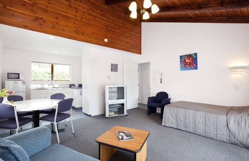 Te Puna Hotel | Accommodation Te Puna