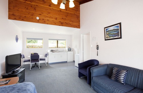 Te Puna Hotel | Accommodation Te Puna