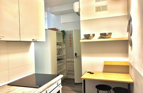 Entrevias Apartment | Accommodation with Jacuzzi Central Madrid