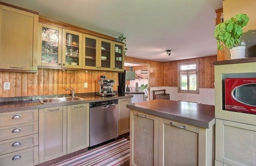 Saint Ferreol les Neiges Ski Chalet | Accueillant chalet entre village et montagnes (Mont-Sainte-Anne)