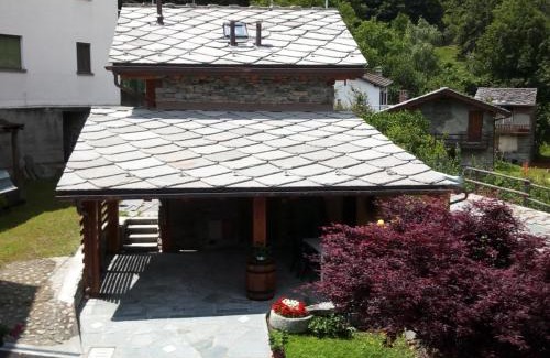 Champdepraz House | Acero Rosso
