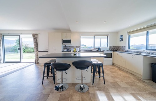 Te Anau House | Acheron Homestead - Te Anau Holiday Home