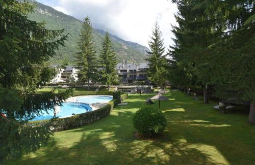 Linsoles Apartment | Acogedor apartamento de montaña con jardín y piscina - VU-HUESCA-23-182