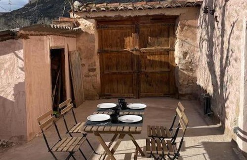 Albarracin House | Acogedora casa con patio-parking