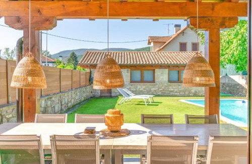 Akerreta Villa | Acogedora casa rural con jardín próxima a Pamplona