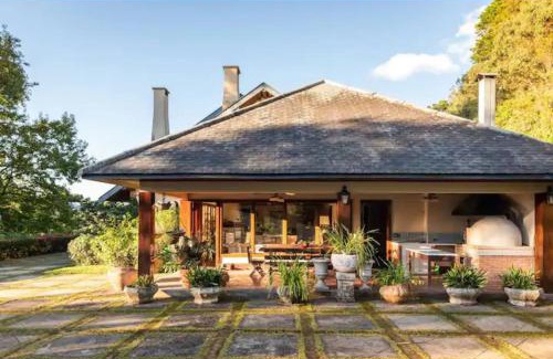 Campos do Jordao House | Aconchegante Mansão Estilo Suíça em Campos do Jordão