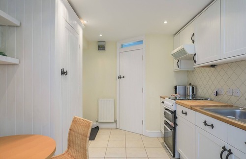 Winkfield House | Acorn Lodge Windsor - One Bedroom House, Sleeps 3