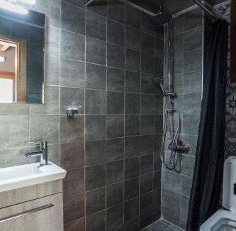 Aetia House | Acorn's Houses, Gray and Green Acorn