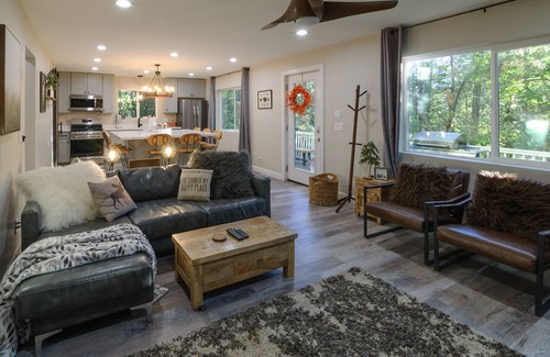 Prescott Cabin | ♨ Acre Retreat w/HotTub ♨ Secluded in the National Forest ♨ 9mi to downtown ♨