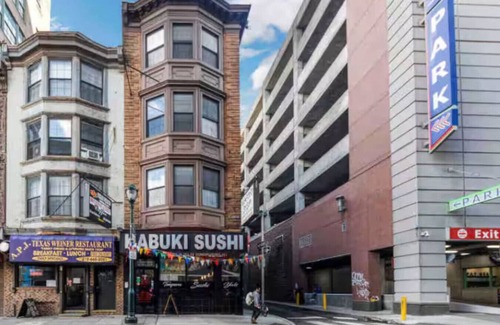Center City Apartment | Across from Convention Center | Sleeps 6 | 3F