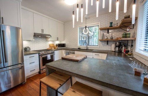 Tofino House | Across From Cox Bay with Hot Tub!